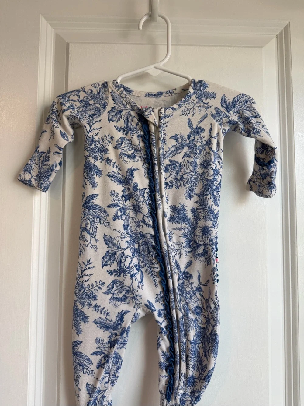 Ruffle Butts Girls Winter Bliss Toile Zippered Footie Blue White Size 0-3 Months